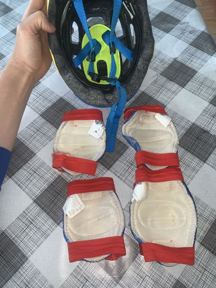 Kask dziecięcy UVEX i ochraniacze psi patrol 47-52cm lampka w kasku