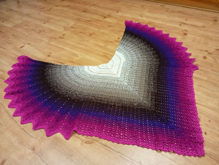 Szydełkowa chusta, wyjątkowa, inna niż wszystkie