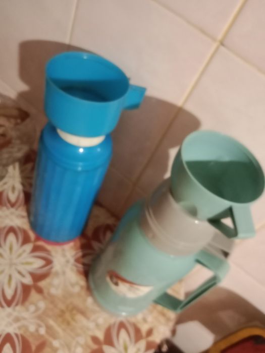 Два термоса ,на пикник