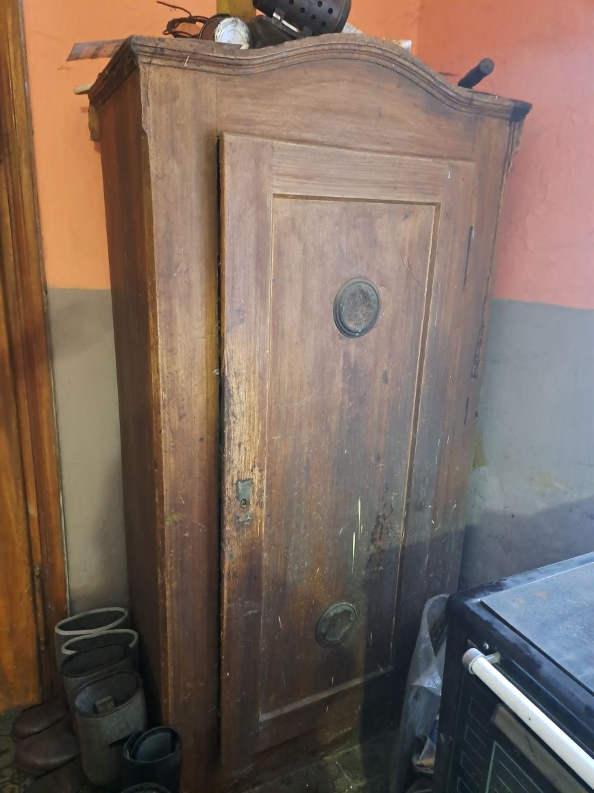 Stare poniemieckie szafy