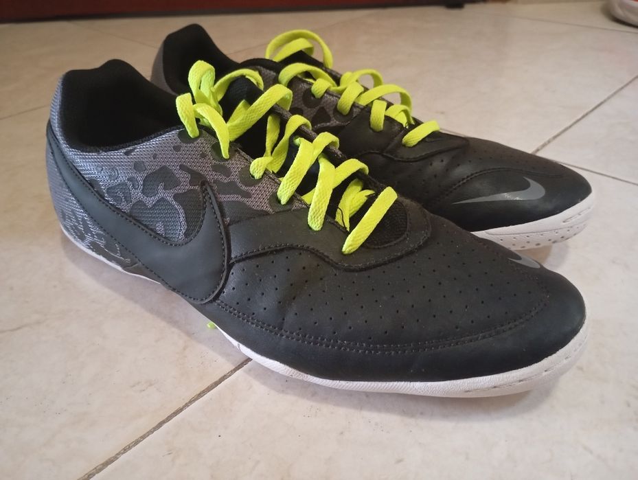 Vendo chuteiras Nike futebol salão