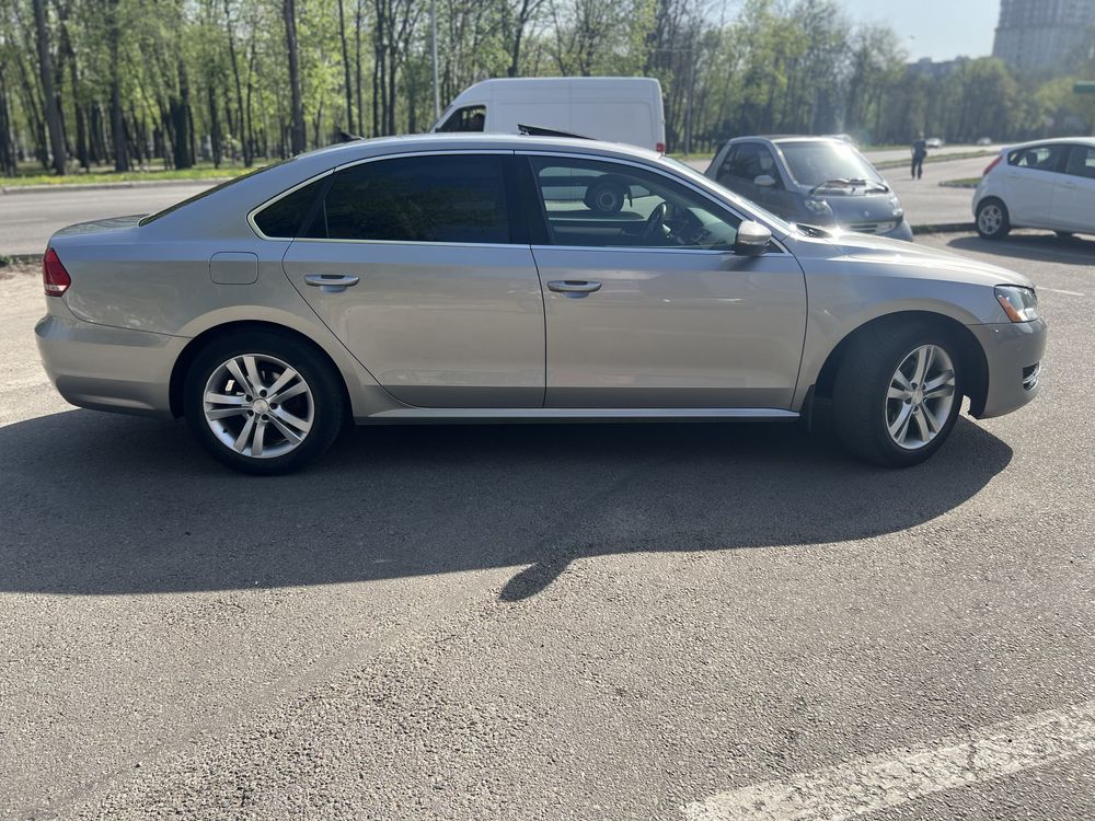 Volkswagen Passat B7 2012 2,5 газ/бензин