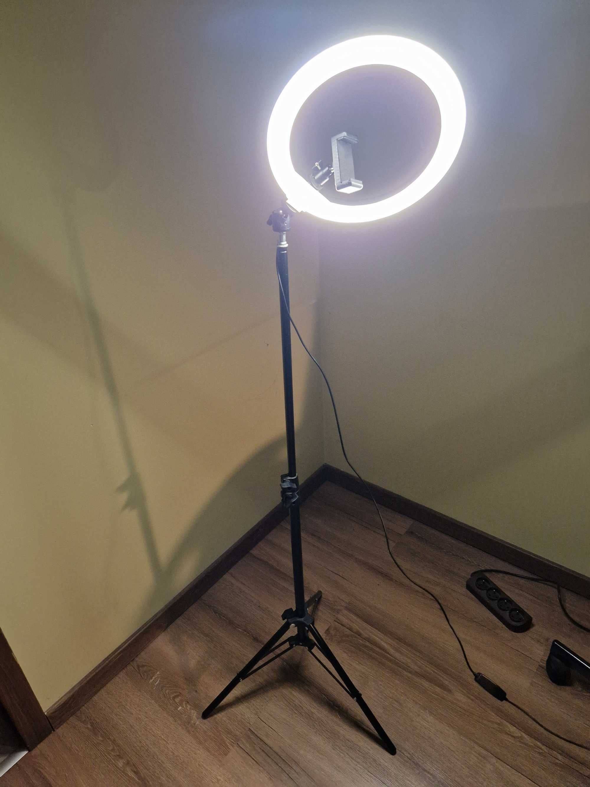 Lampa pierścieniowa Newell