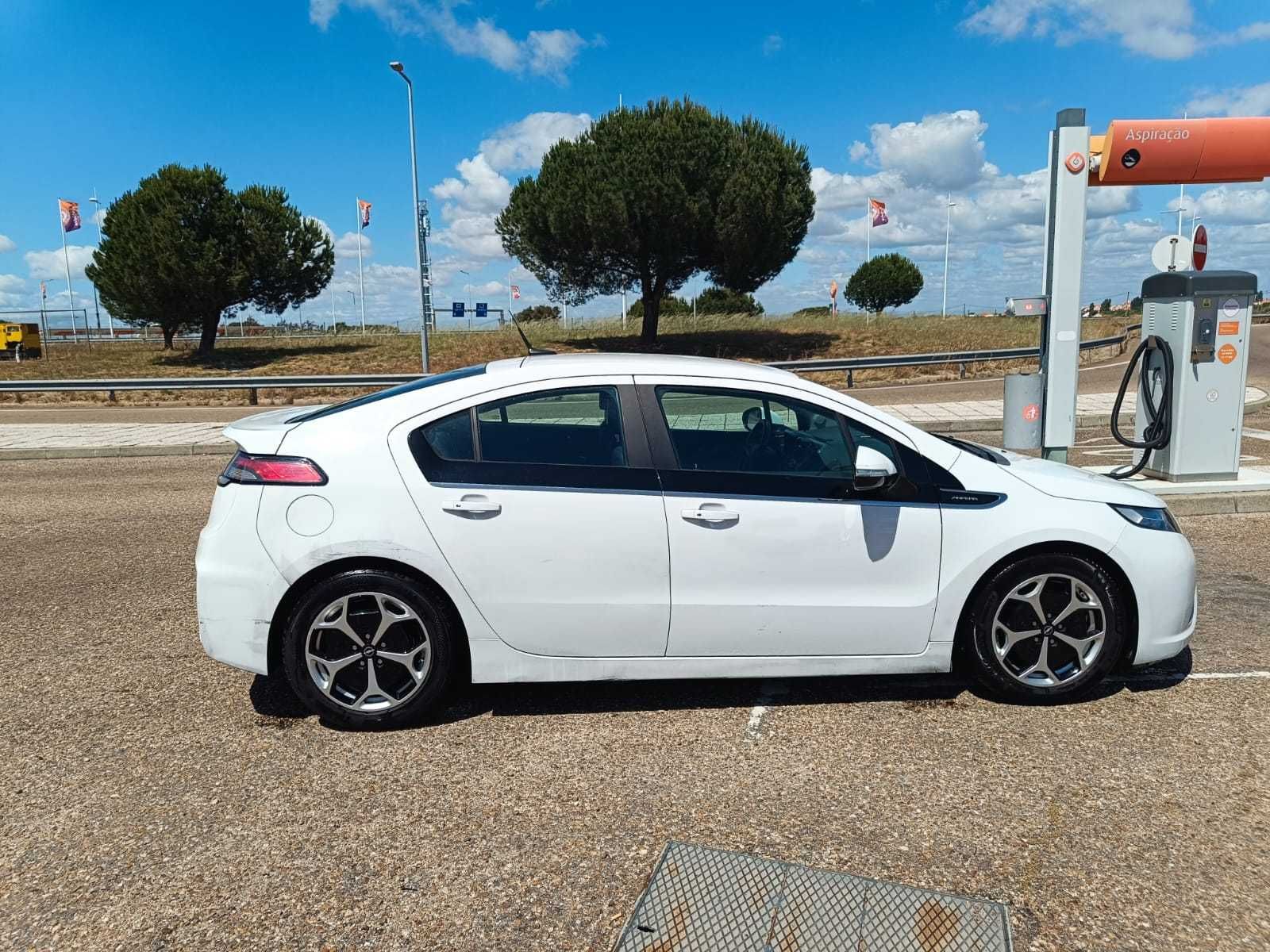 Opel Ampera 2012