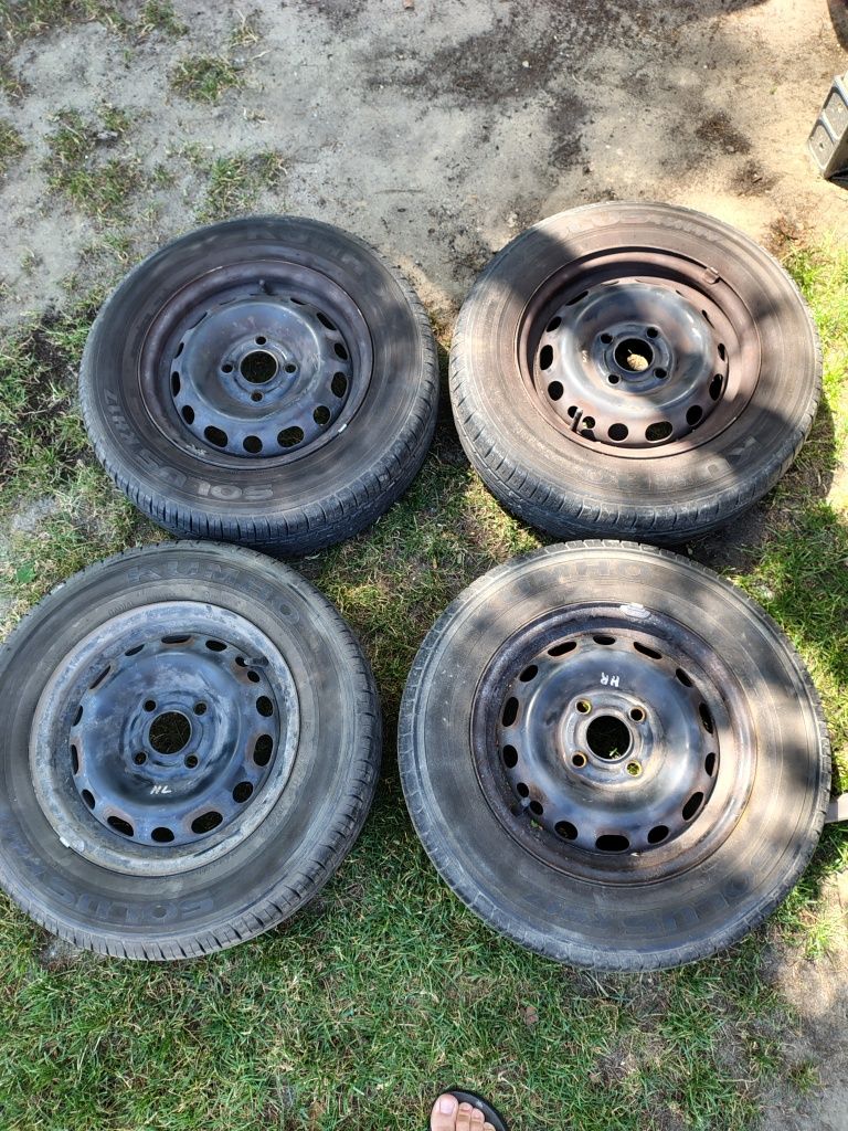 Komplet opon letnich wraz z felgami stalowymi 175/70/R13