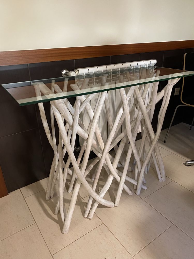 Mesa de apoio e decoracao