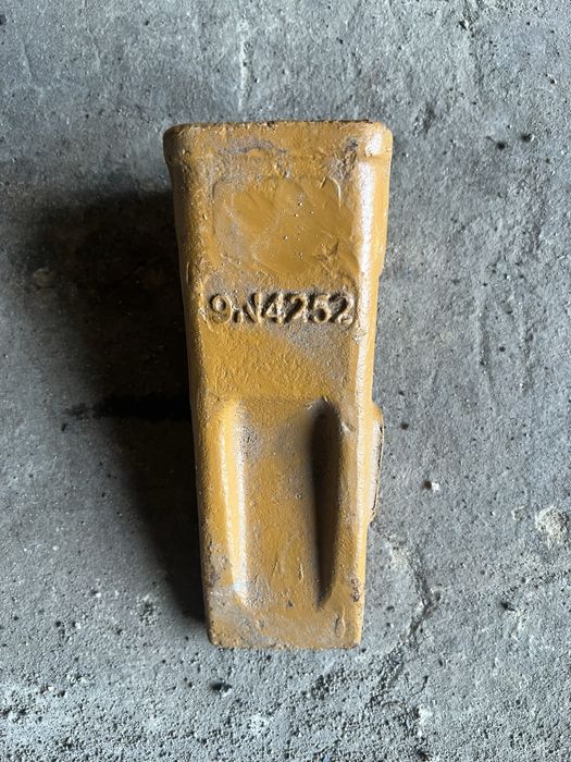 Зуб на  JCB з сх 4 сх коронки системи J