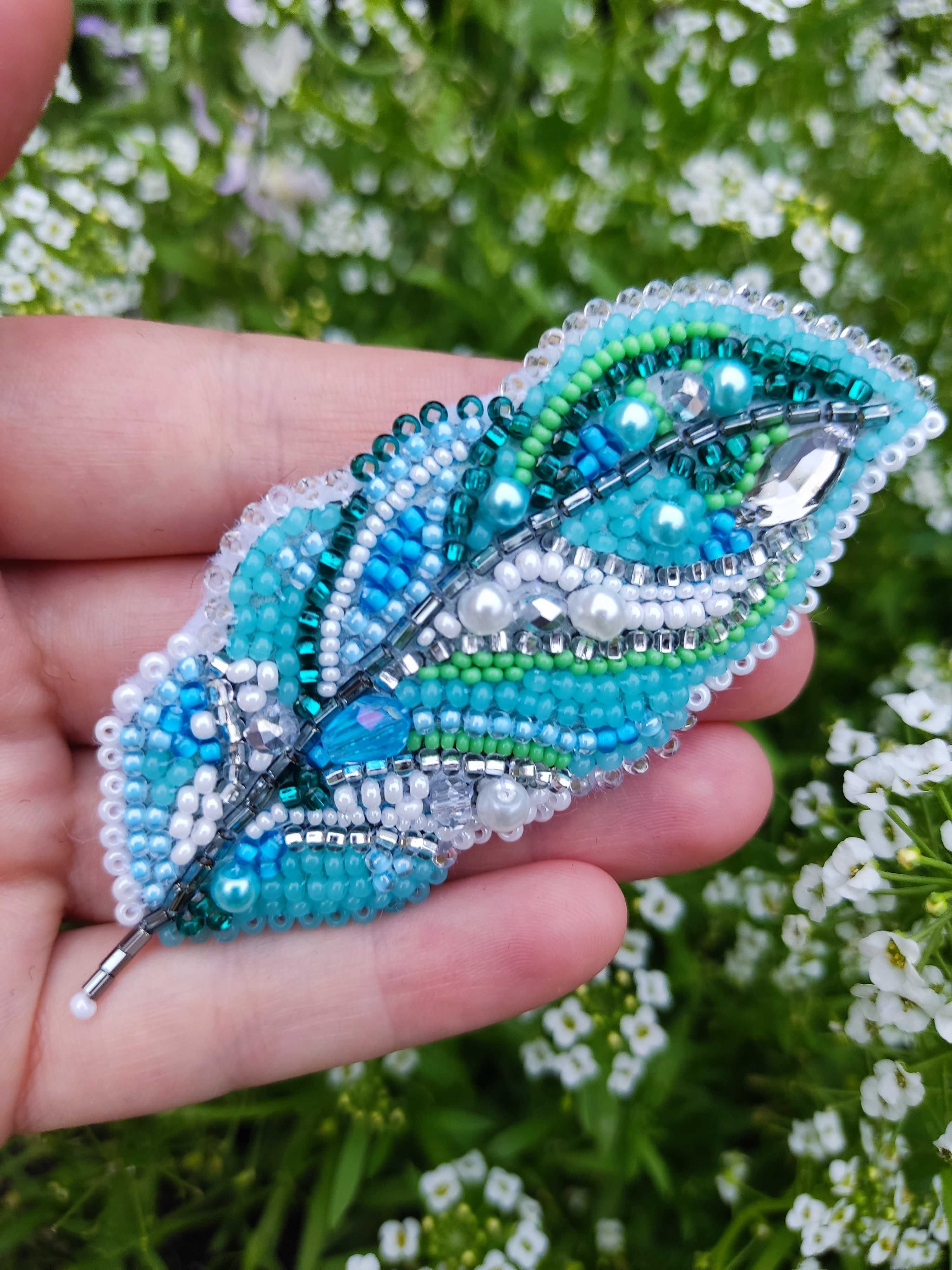 Брошка, прикраса, аксесуар, біжутерія, бісер ЛЕГКА ПІР'ЇНКА. Handmade