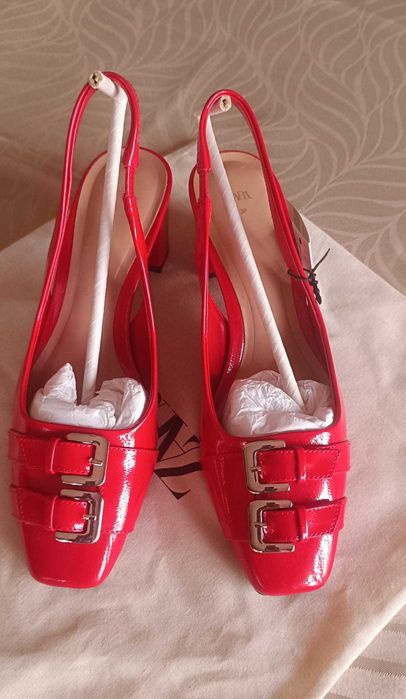 Sandálias novas Zara