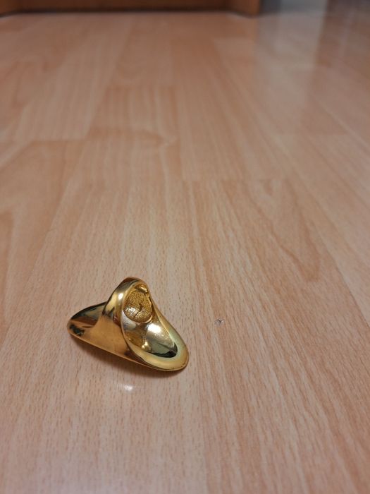 Прикраси ручної роботи.