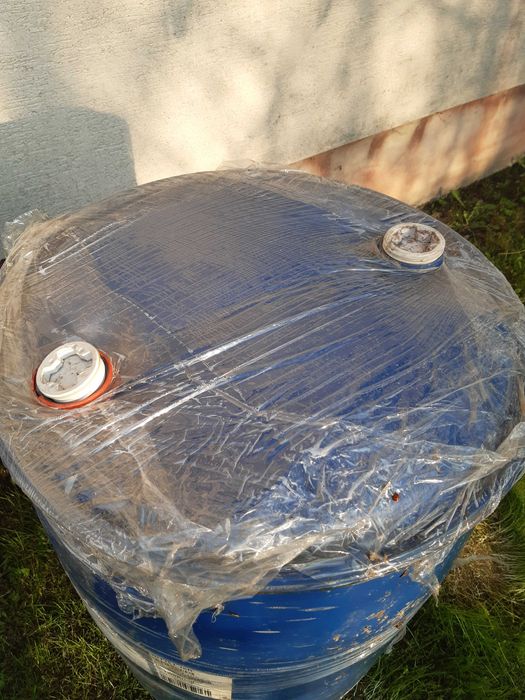 Beczka plastikowa 200l dekle zakrętki stan bardzo dobry
