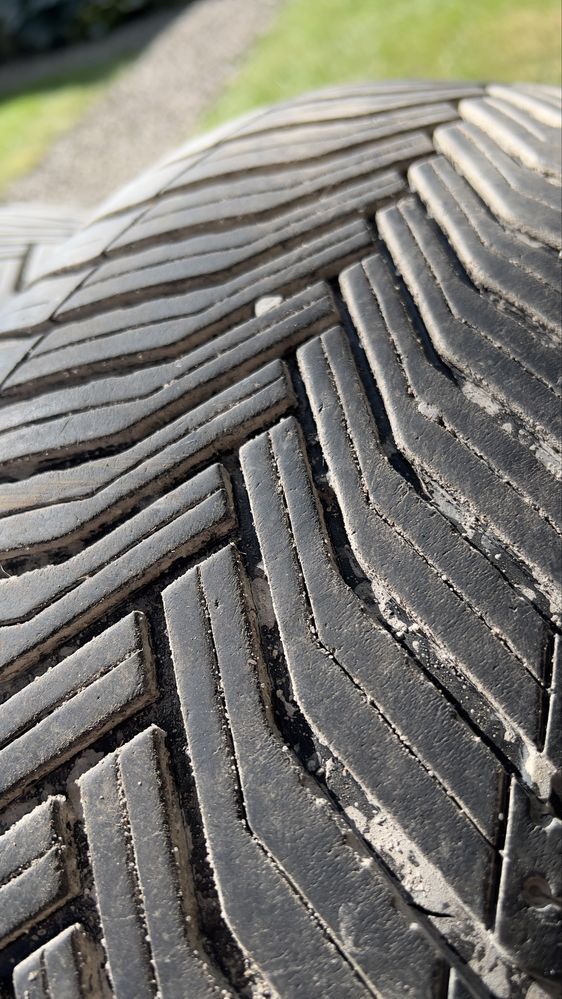 Michelin 225/ 60/ 17 4mm - uniwersalne cross climate 2