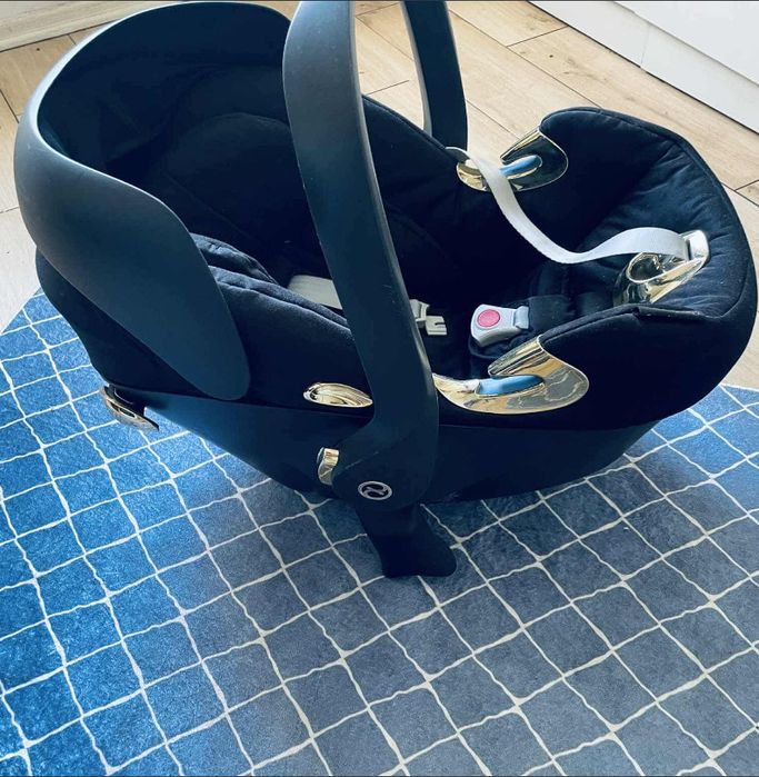 Witam mam na sprzedaz wózek 2w1cybex
