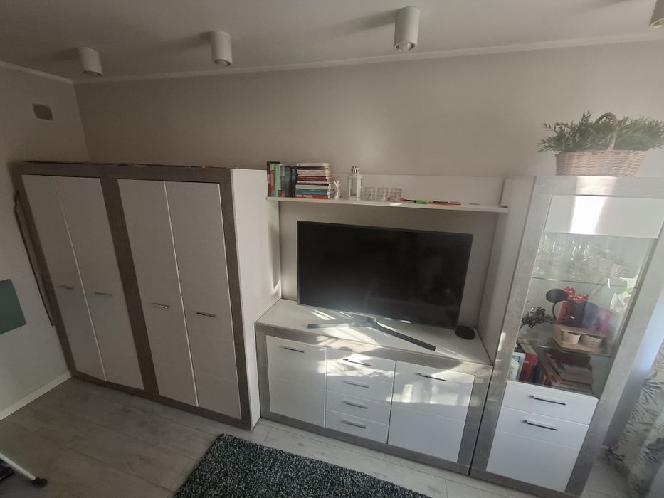 Komplet mebli pokojowych białe z szarymi dodatkami