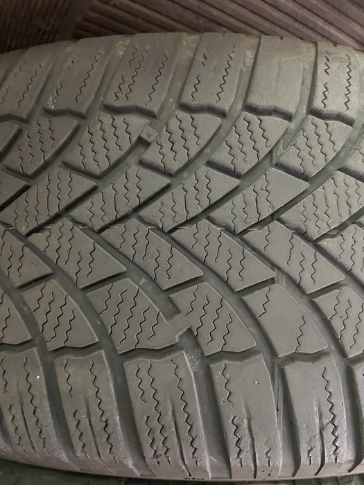 Opony zimowe kpl 235/55  R20 Brigstone