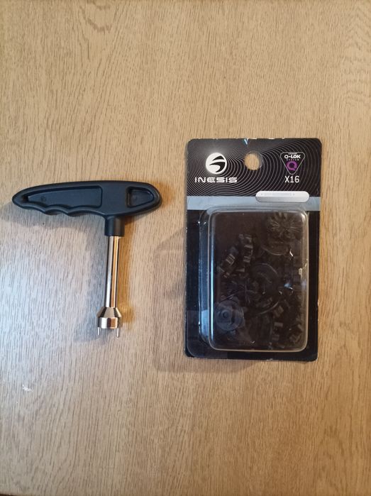 Chave + pack de pitons para sapatos de golfe.