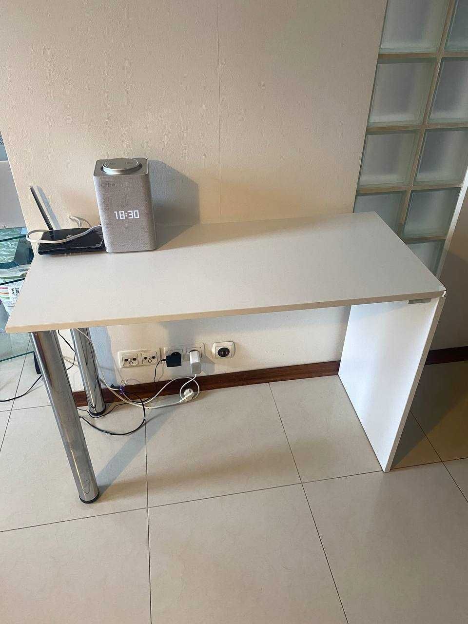 Stół do manicure IKEA, biały