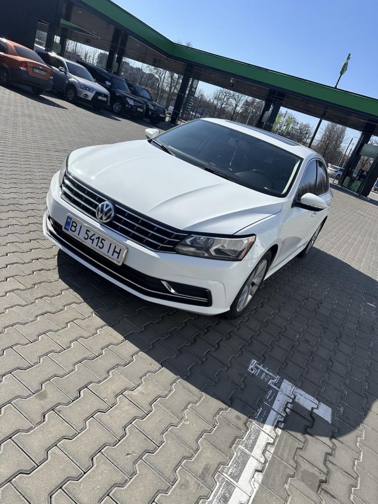 VOLKSWAGEN PASSAT SE 2018 рік 2.0 бензин