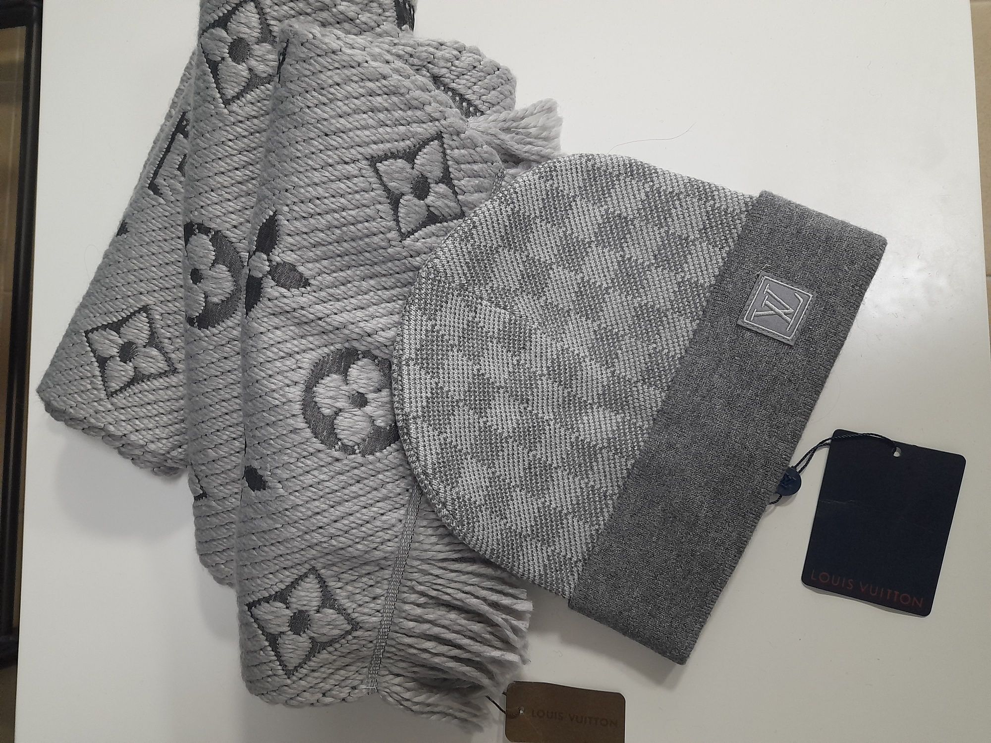 Оригінал Шарф та шапочка від відомого бренду Louis Vuitton