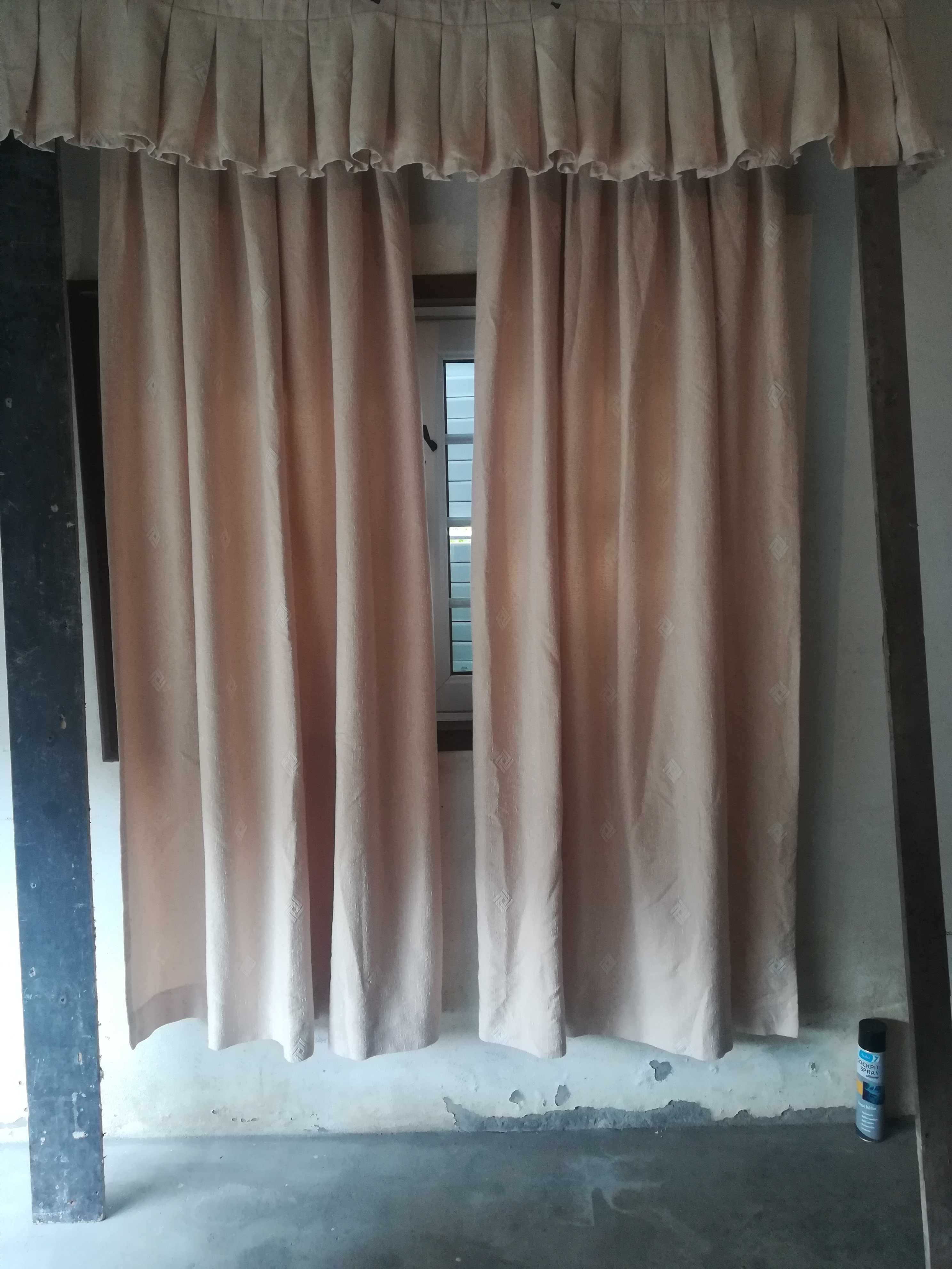 Cortinas e reposteiro bege--vários modelos