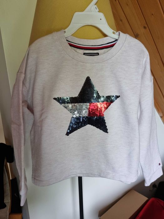 Bluza z cekinami Tommy Hilfiger dla dziewczynki rozm 110/116