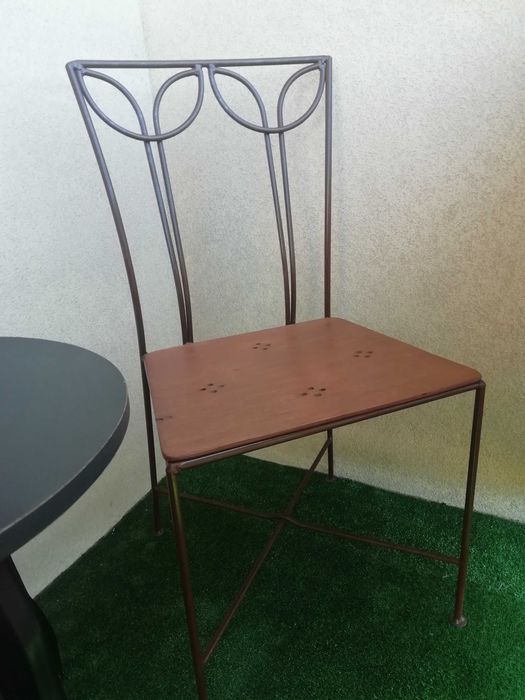 Krzesła metalowe w stylu kutego żelaza