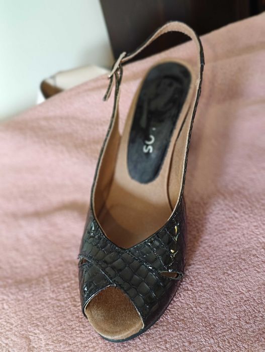 Sandały na słupku Pitillos