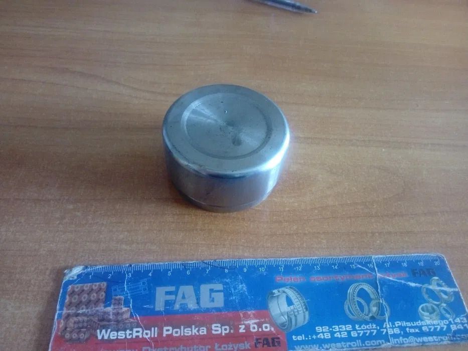 Tłoczek zacisku hamulcowego ładowarki 534C,534E