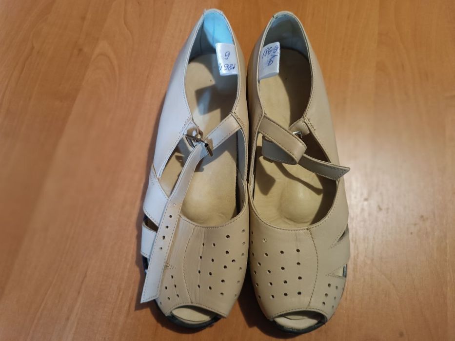 Ортопедичні босоніжки