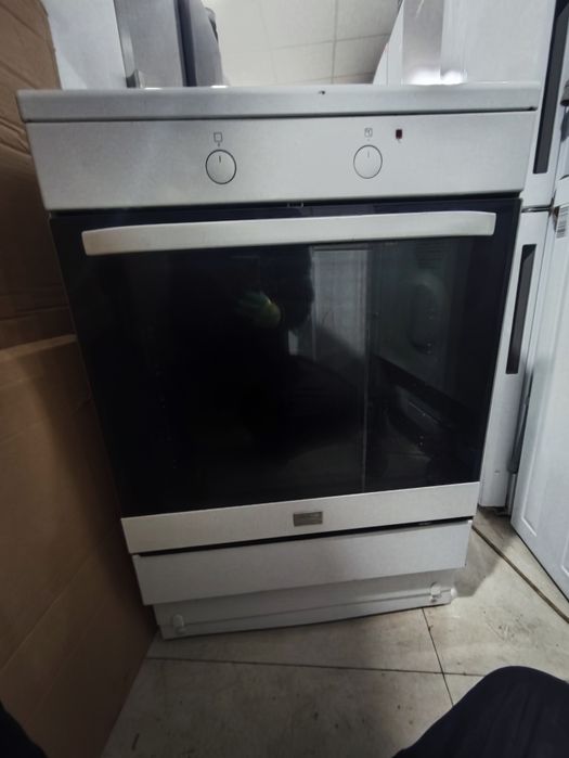 Індукційна піч Electrolux ELI13021HV з Європи