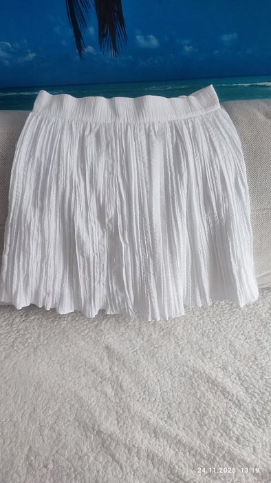 Biała spódniczka