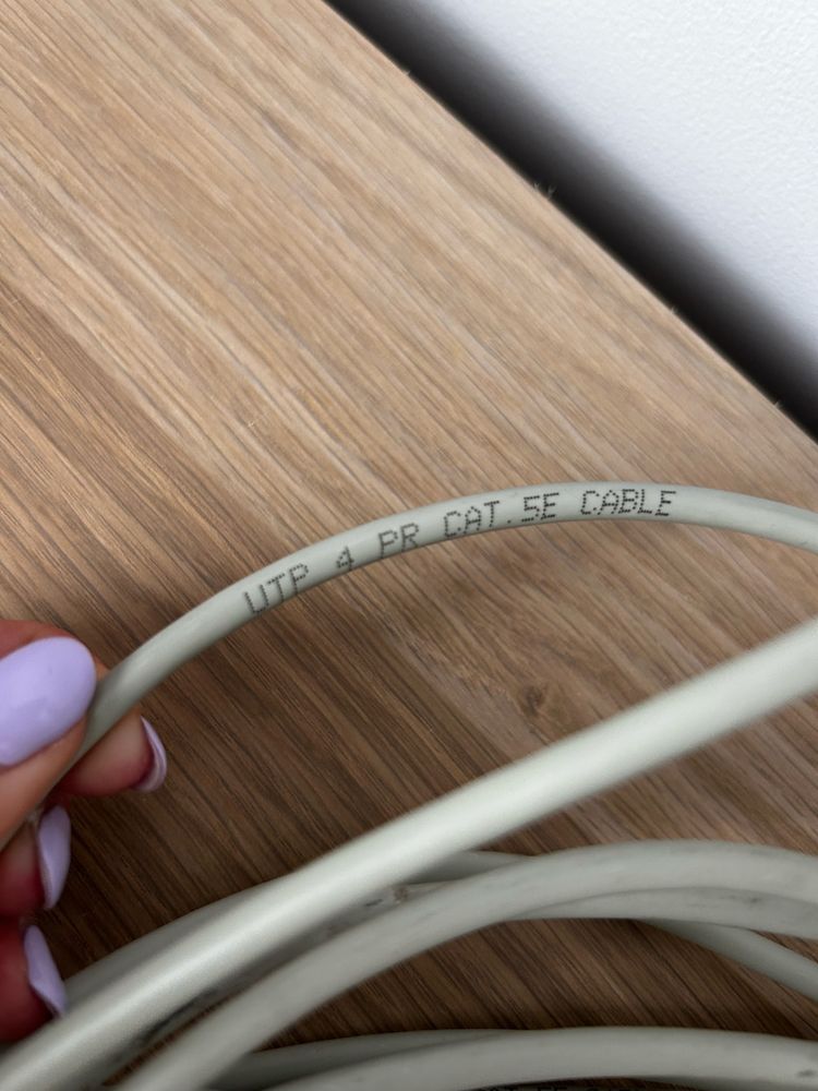 Kabel internetowy UTP Cat 5e – 4 pary, idealny do sieci LAN