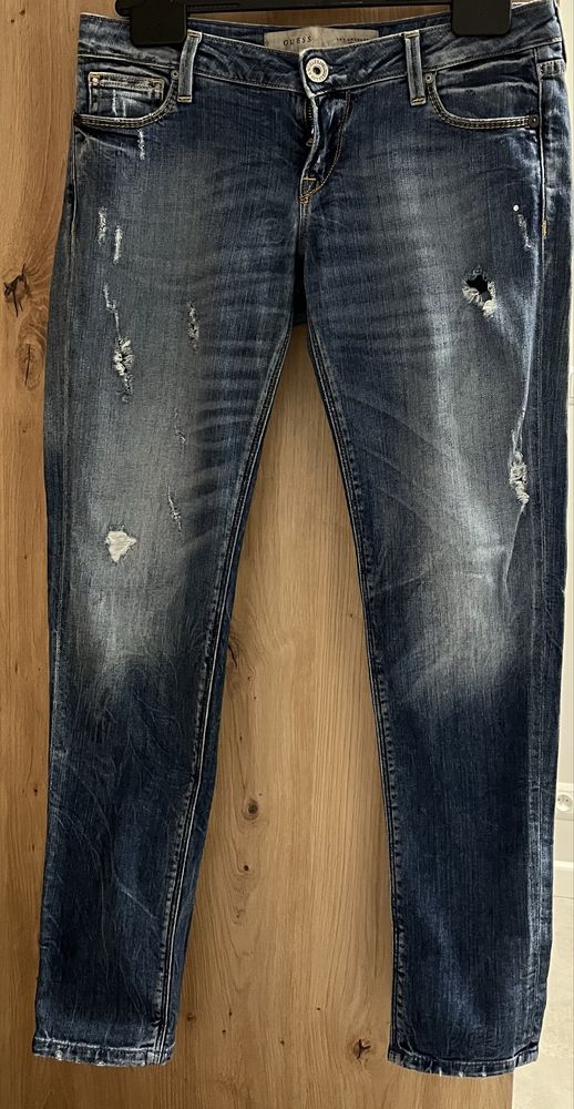 Jeansy z rozdarciami skinny Guess