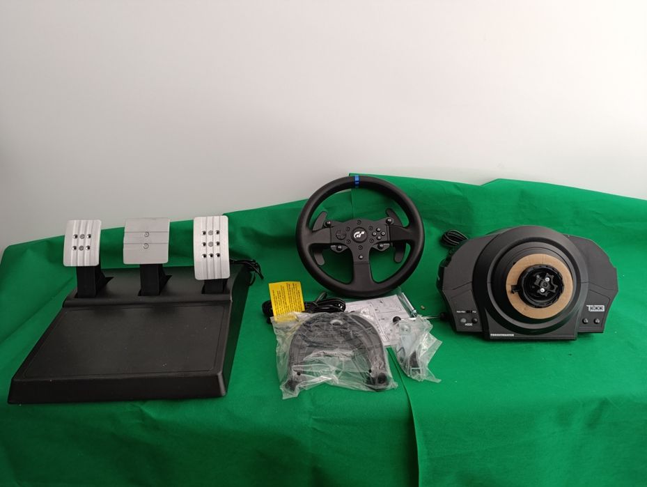 Volante e pedais Thrustmaster T300RS GT EU (3 anos garantia)