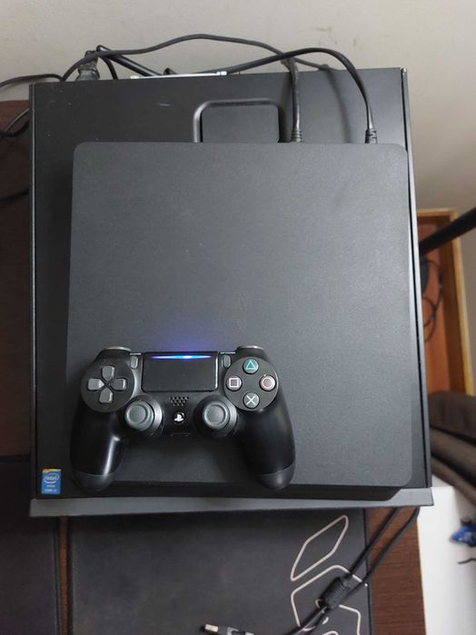 Ps4 slim 500gb ( inclui comando e cabo de alimentação)
