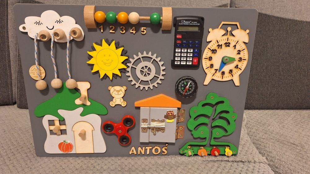 Tablica sensoryczna-manipulacyjna dla Antka
