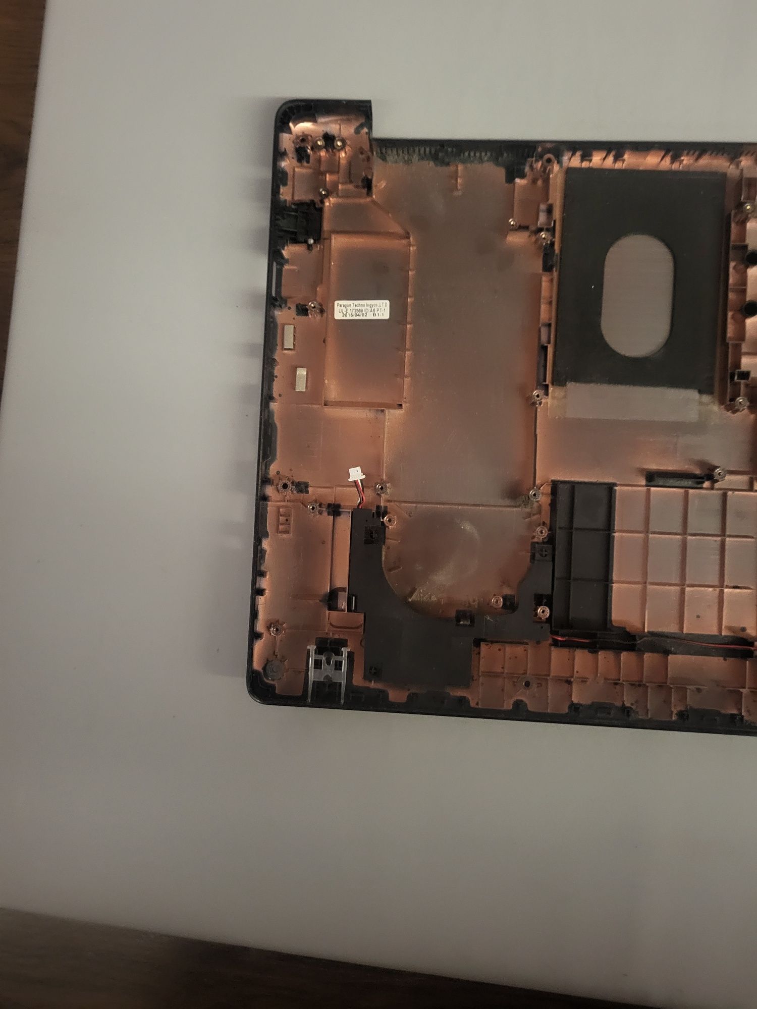 Sprzedam Dolną obudowę do Laptopa (2) ASUS F553M