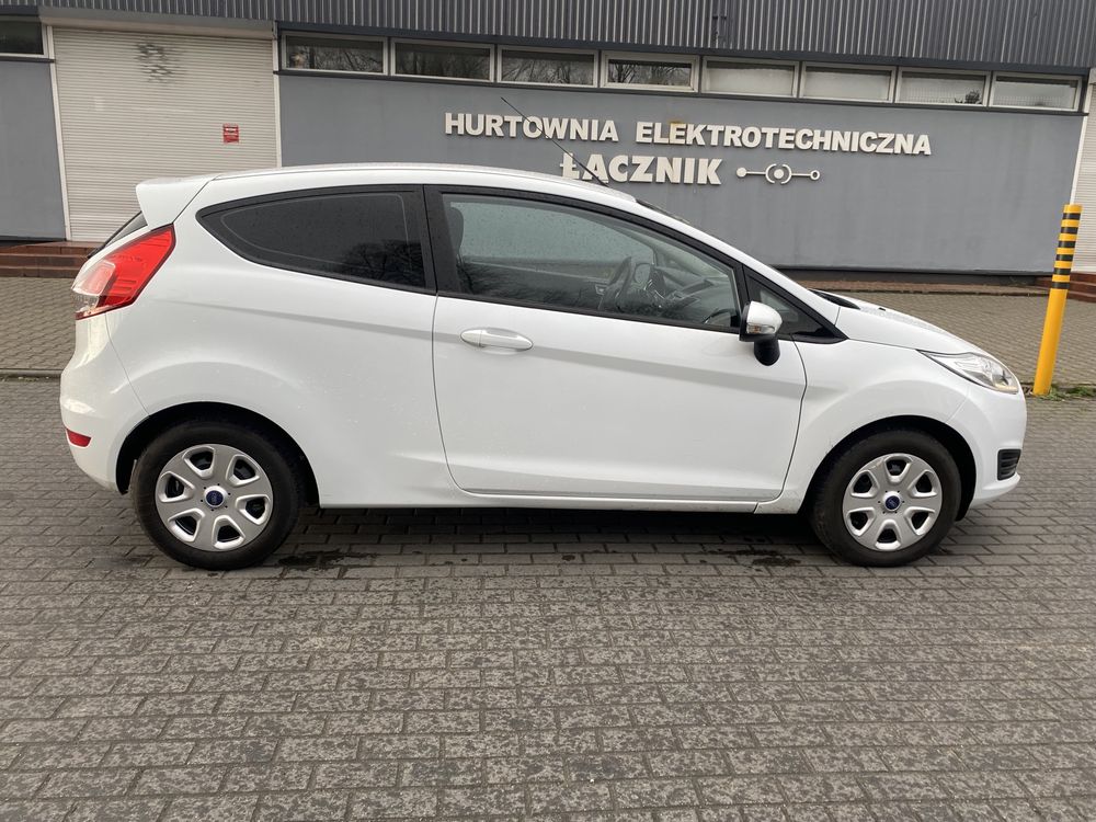 Ford fiesta 2017 benzyna 1.25 niski przebieg led piękna zadbana