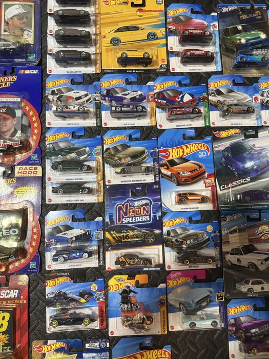 Продам модели Hot wheels Mercedes Audi Honda BMW Volkswagen Tesla