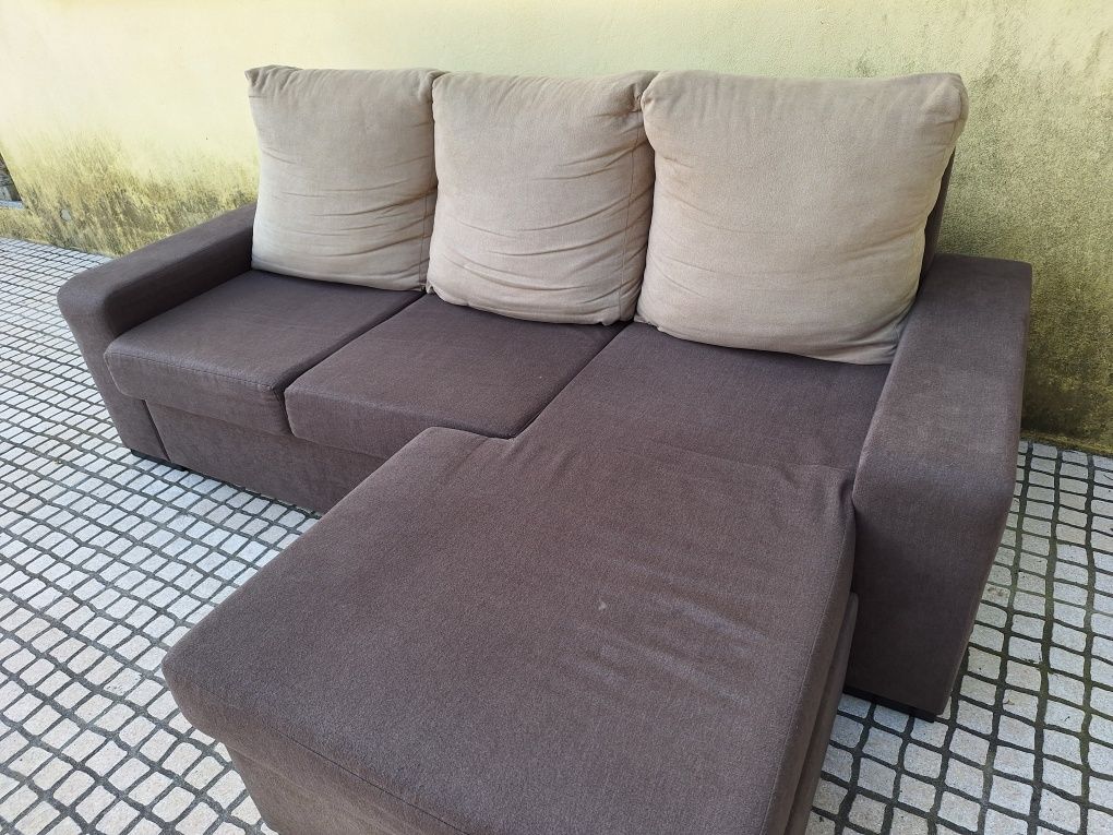 Sofá com chaise long reversível