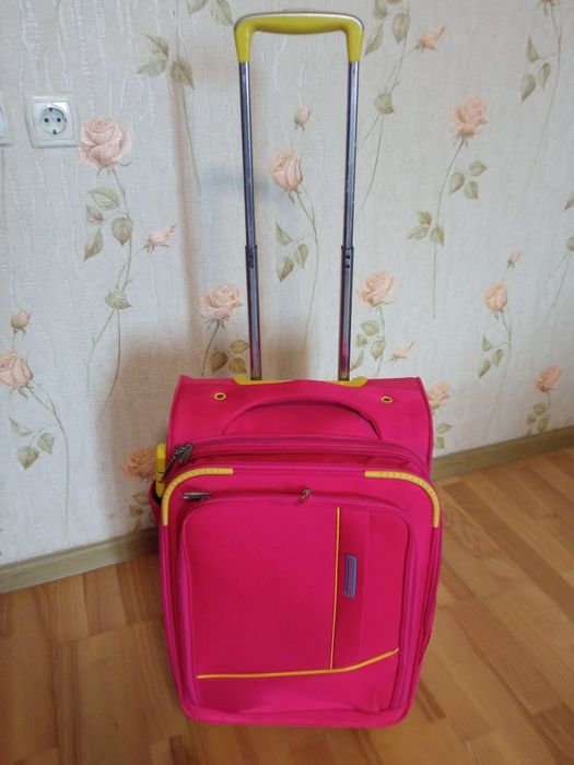 Продам отличный чемодан на колесах Leader Polo