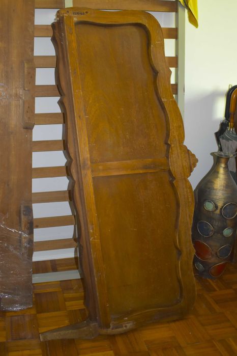 Cama Queen Anne em madeira entalhada – para restauro