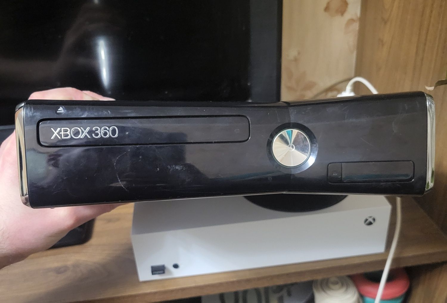 Xbox 360 250 gb kinekt 2 джойстика багато дисків