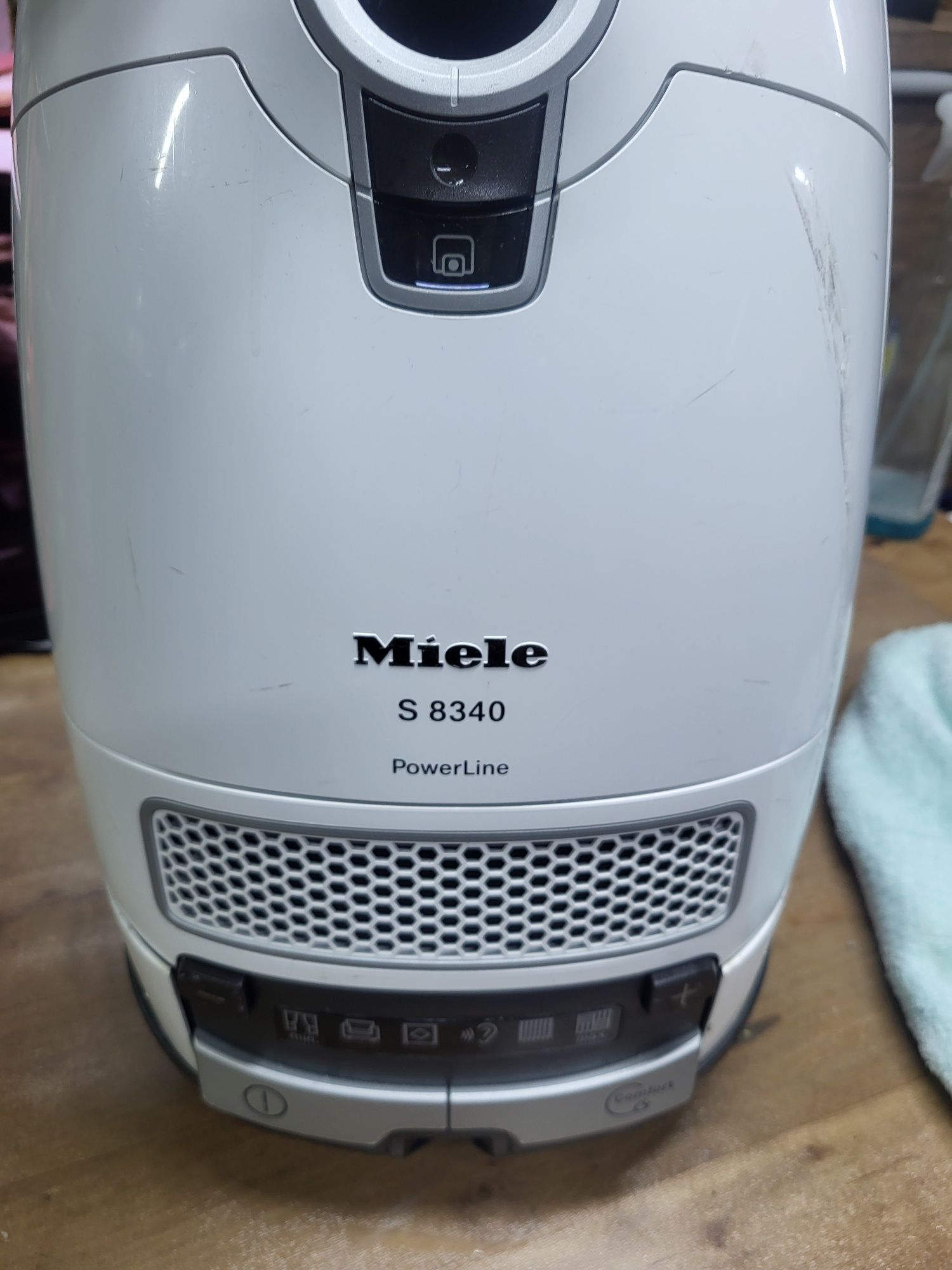 Порохотяг Miele S 8340.