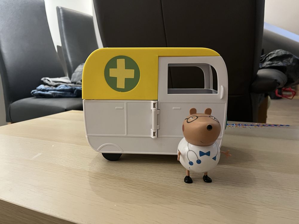 Świnna peppa autko lekarz