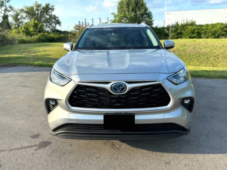 Toyota Highlander Hybrid XLE      2022