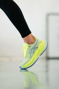 Жіночі бігові кросівки  Asics Superblast