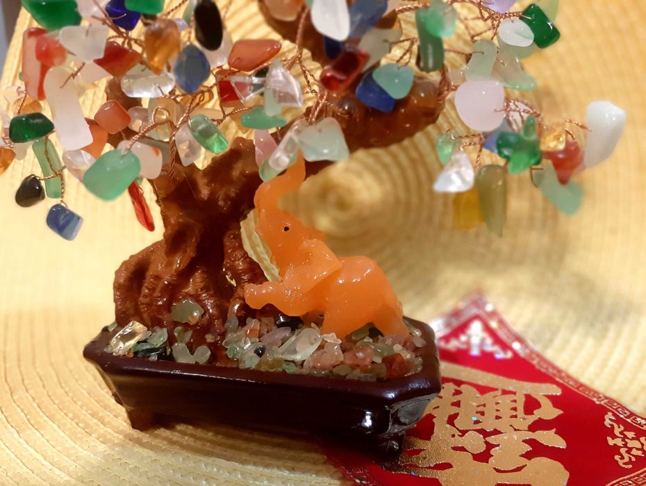 Интерьерное дерево из природного камня.