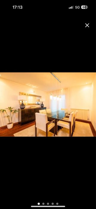 Mesa de jantar e cadeiras