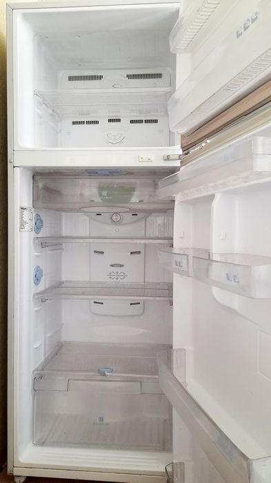 Холодильник Samsung